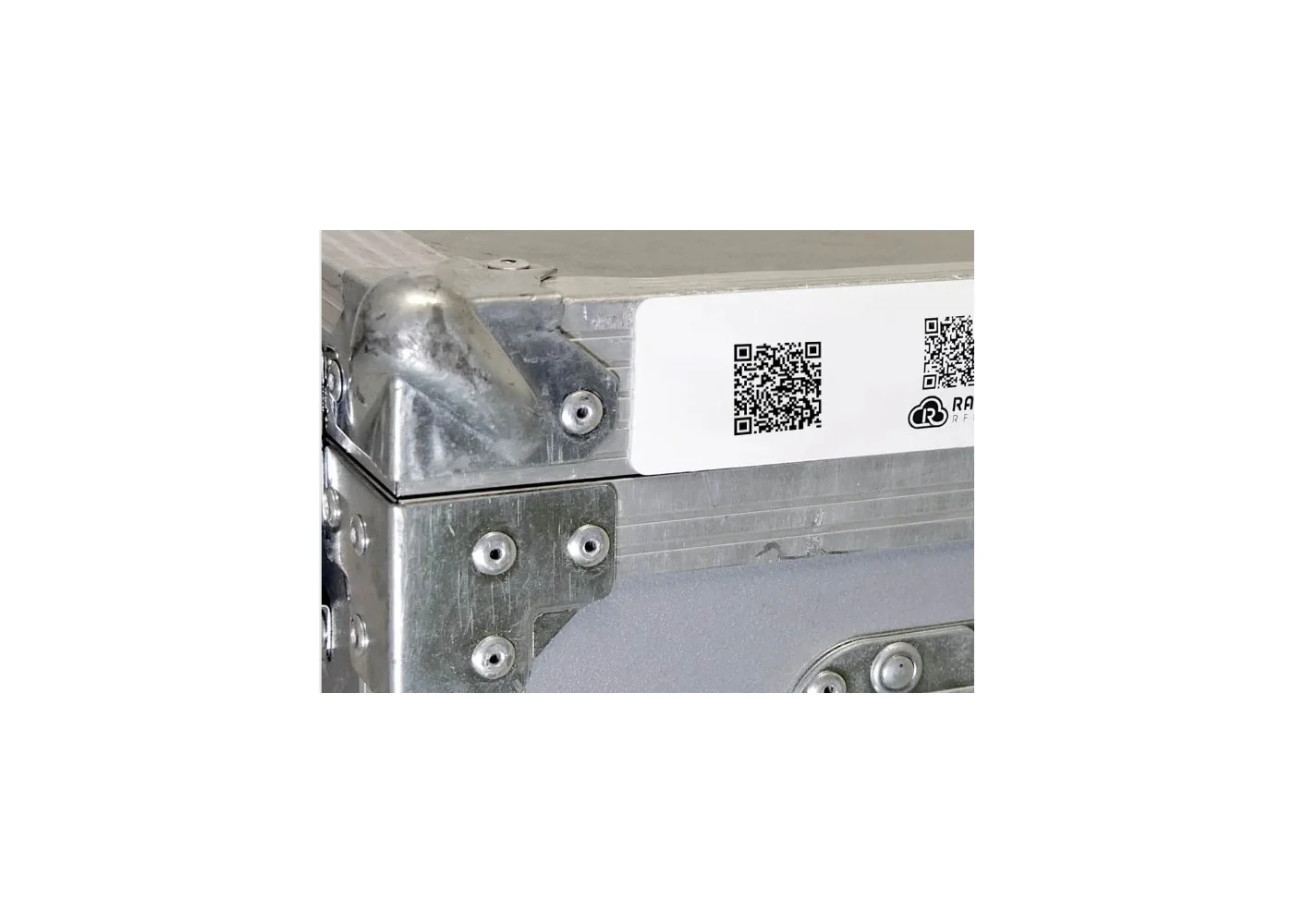 Confidex Silverline Classic II on-metal RFID label on a metal case, manufacturer photograph.